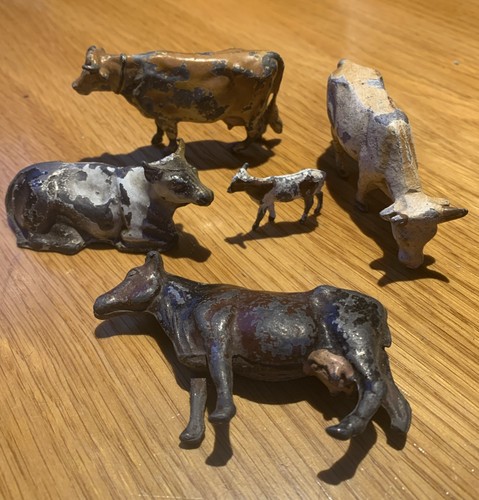 Vintage lead toy farm - x, cows