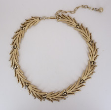 Vintage 60's TRIFARI Leaves Necklace - Gold Tone Metal Leaf Links - 33cm - 41cm