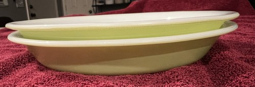 Pyrex lime green 209 pie - 2,