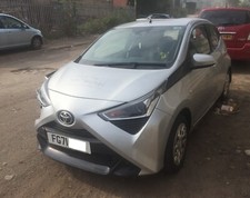 Toyota aygo vvt x - vvt-i, x-play