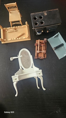 Doll house broken - house, parts