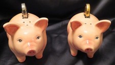 NEW ~ "PIGGY BANK" PINK PIG SALT & PEPPER SHAKER PAIR W/COINS~CLAY ART~STICKERS 