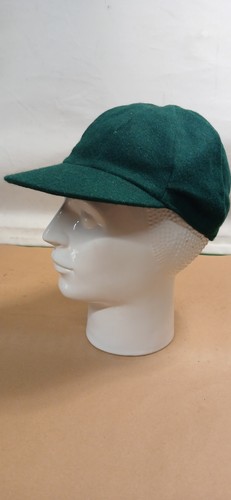 Dark green felt cricket - dark,