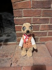 compare the meerkat toy Sergei