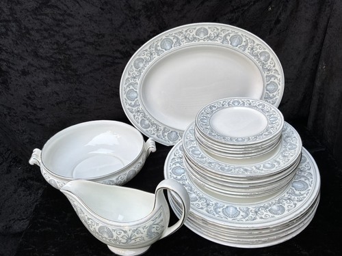 Wedgwood dinner service for - for, 6+