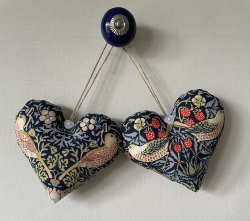 Pair heart door hangers in - heart,