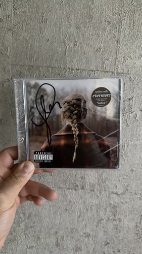 Signed taylor swift - taylor, evermore