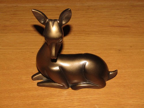 Bronze finish sitting deer - bronze,