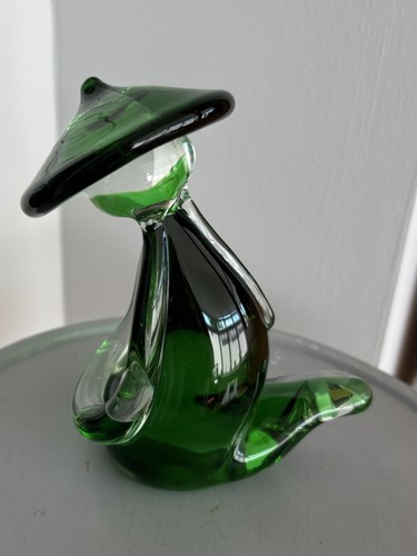 Oriental green glass - green, kneeling