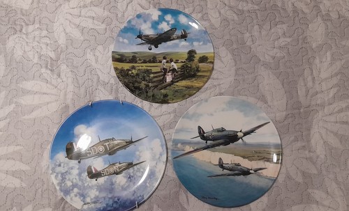 Set collectible plates with - of,