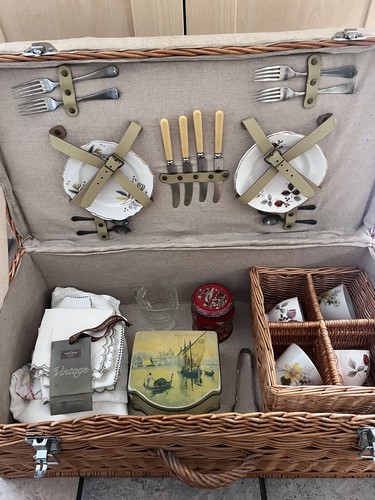 Picnic hamper person - picnic,