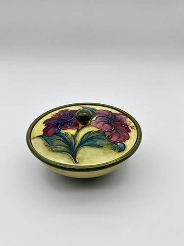 Moorcroft lidded powder dish - lidded,