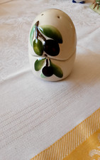 collectable novelty salt and pepper pots  (stacked olives )