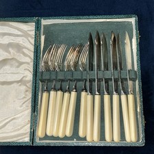 Cutlery Vintage Fish knives and forks T.E DSEDRNE LTD EPNS In original CASE