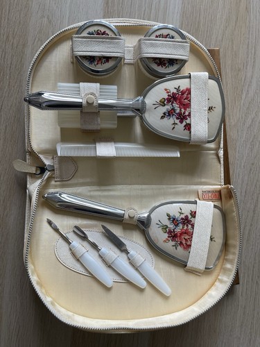 Vintage vanity set - vanity, pieces