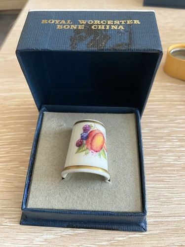 Royal worcester fruit - worcester, thimble