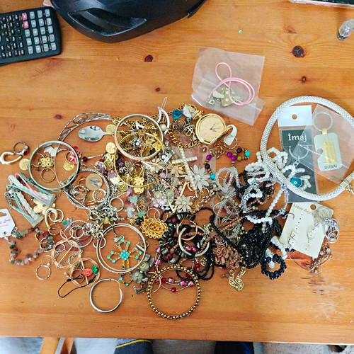Costume jewellery mixed lot - jewellery,