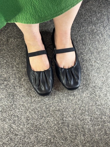 Black ruches flat dolly - black,