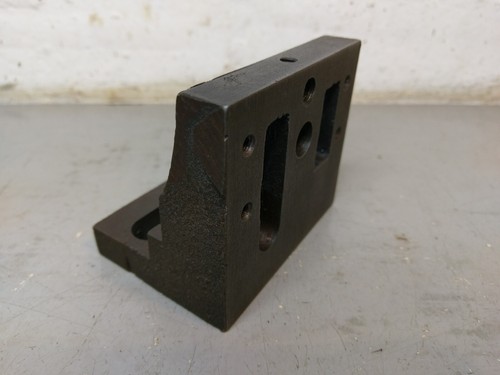 Cast iron right - angle, plate