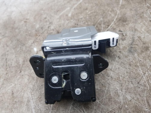 Mazda bootlid tailgate lock - 2,