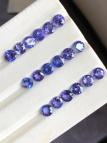 Natural tanzanite round cut - natural,