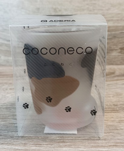 Aderia coconeco cat - coconeco, foot
