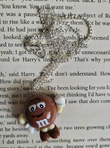M brown chocolate - m&m,