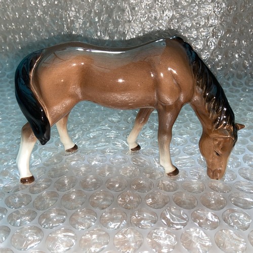 Vintage sylvac grazing horse - vintage,