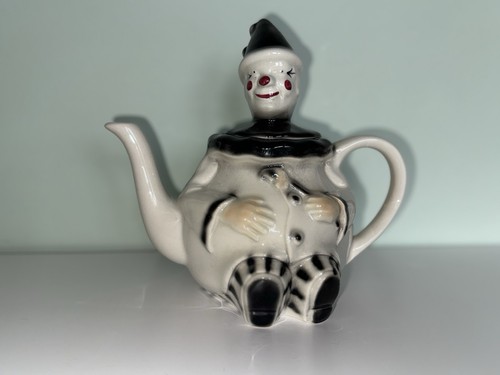 Tony wood studio clown - studio, teapot