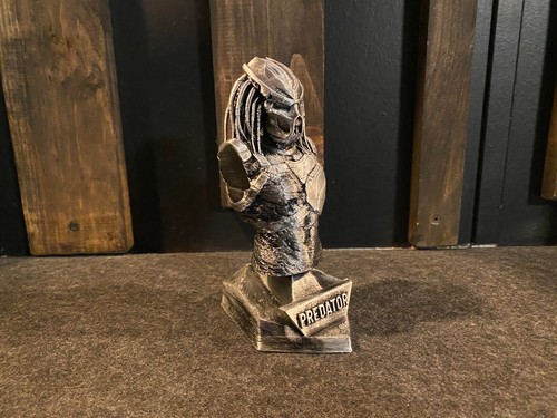 Predator statue inches tall - 6,