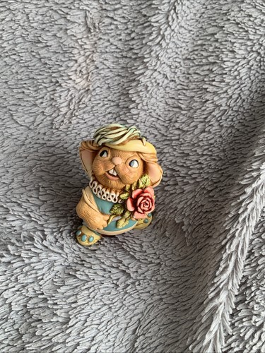 Pendefin rabbit figurine - pendefin,