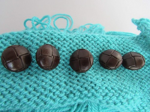 15mm brown football buttons - 15mm, in