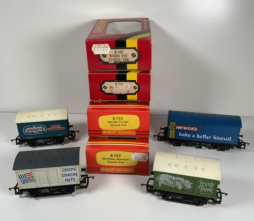 Hornby closed van r105 - 4,