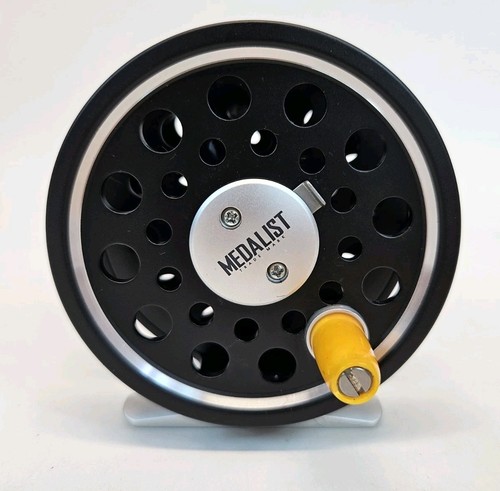 Pflueger medalist fly - fly, fishing