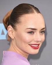 SEXY LAURA HADDOCK 8x10 PHOTO