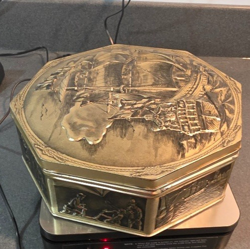 Victoria biscuit tin holland - victoria,