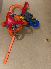 Hot Wheels Tracks - Spin Storm Motorised Track Set - CDL45 plus extras