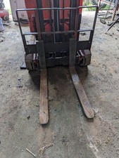 PAIR OF FORKLIFT FORKS / TINES