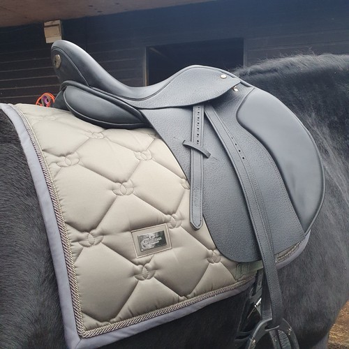 Black country saddle - country, 17"