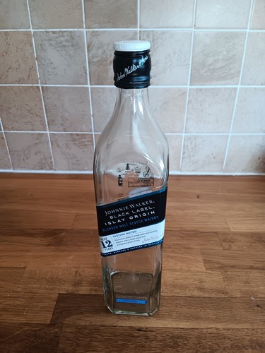 Johnnie walker black - black, label