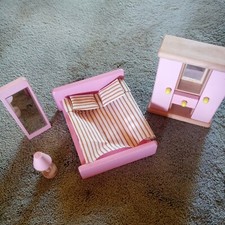 Dolls House solid Wooden Bedroom Set bed wardrobe lamp mirror bedding pink
