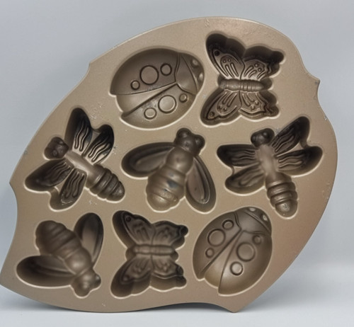 Backyard bugs cake tin - backyard, 5