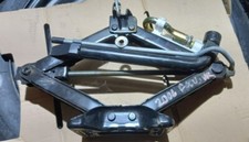 FORD FOCUS MK2 JACK WHEEL BRACE & TOWING EYE 3M51-17080-CB (2004-2010)