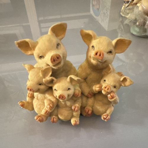 Ceramic pottery pig - ceramic/pottery,