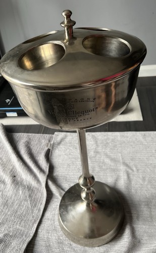 Veuve clicquot champagne - clicquot,