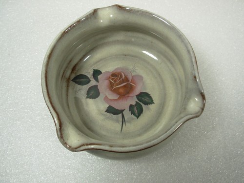 Pottery ashtray decorated with - pottery,
