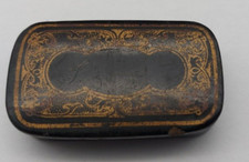 ANTIQUE SCROLLED BLACK & Gold LACQUERED SNUFF BOX