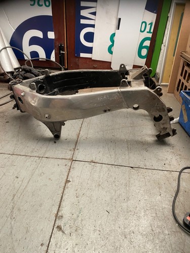 Kawasaki zxr400 frame with v5c - kawasaki,