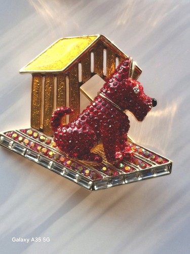 Butler and wilson dog - wilson.,