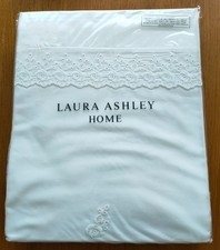 LAURA ASHLEY Scattered Roses